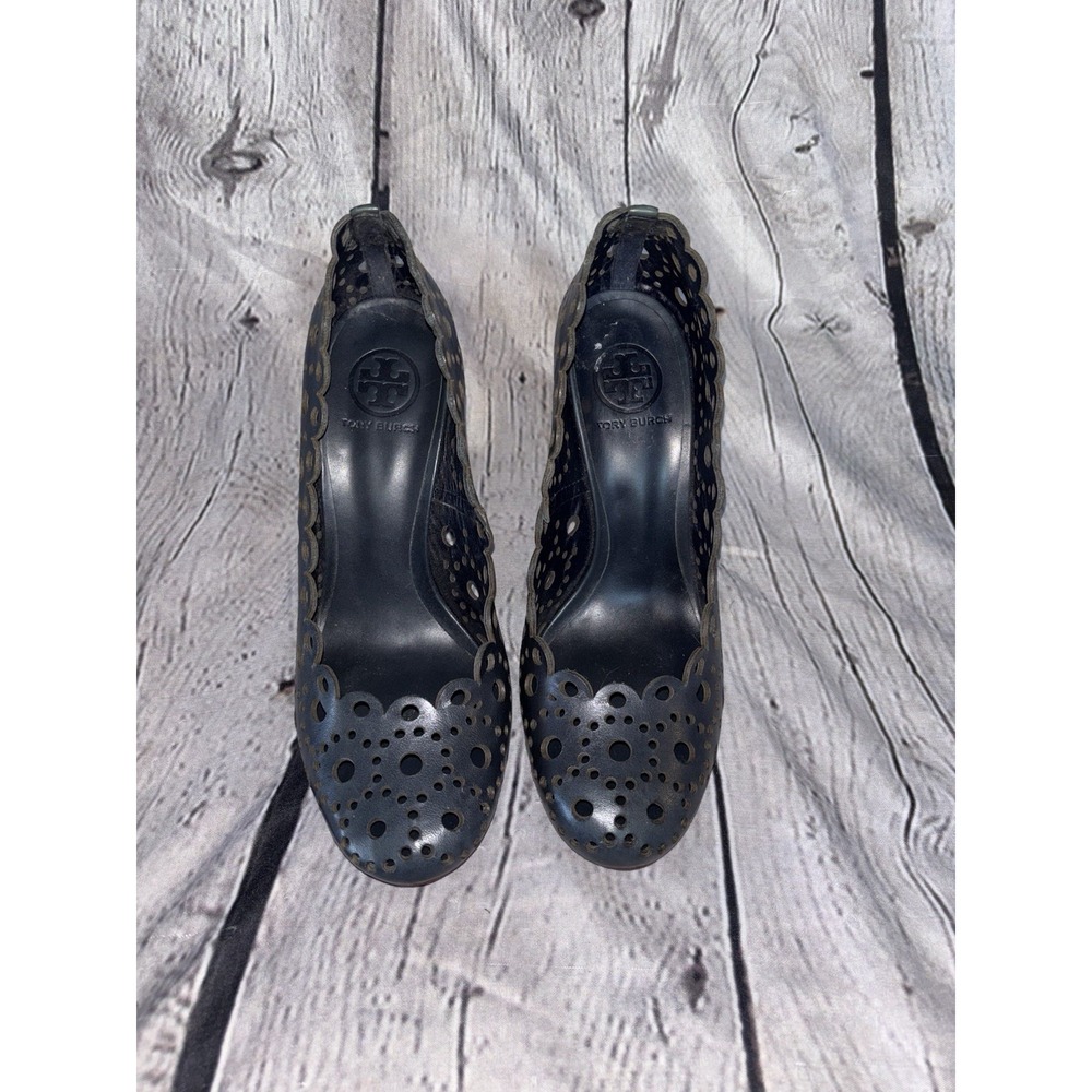 TORY BURCH Navy Blue Leather Laser Cut Detailed, Round Toe Pump Heel. Wm Sz 8.5